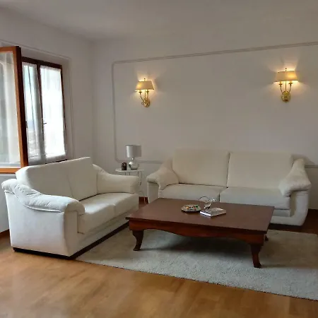 Gloria's Sunny Place Apartment